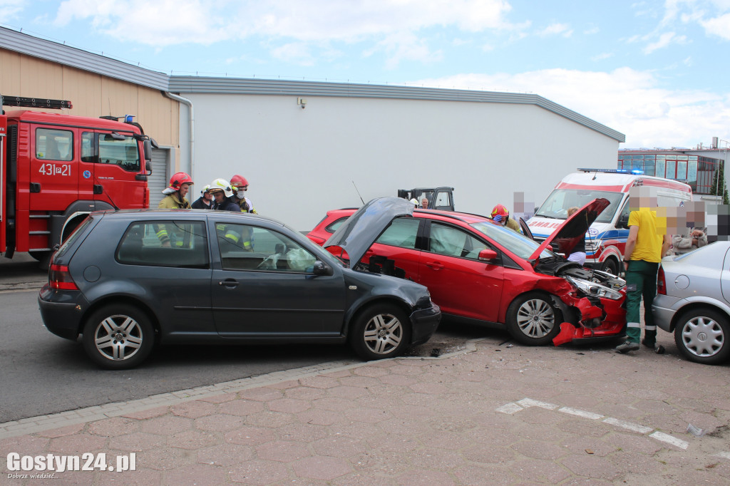 Kolizja dwóch samochodów - forda i volkswagena