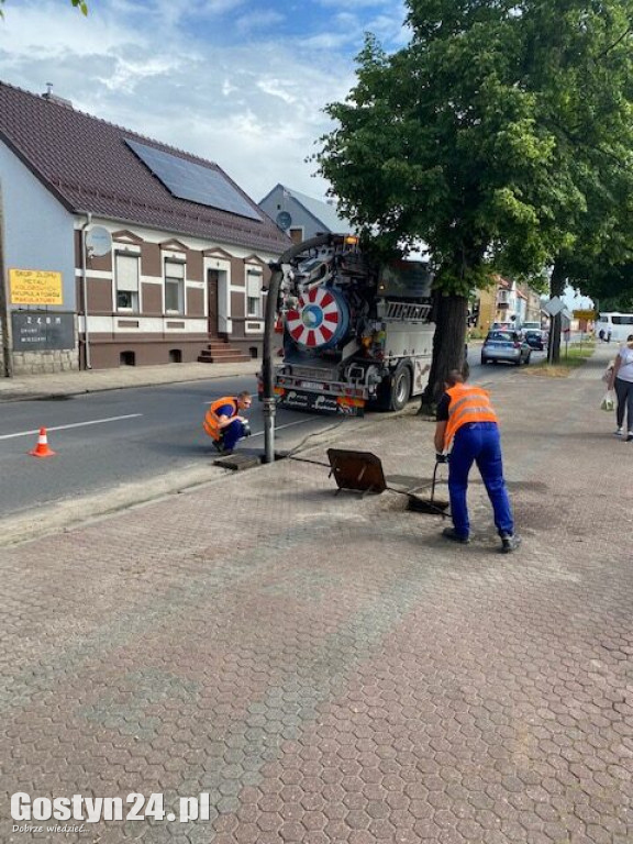 Czyszczenie kanalizacji deszczowej w Poniecu