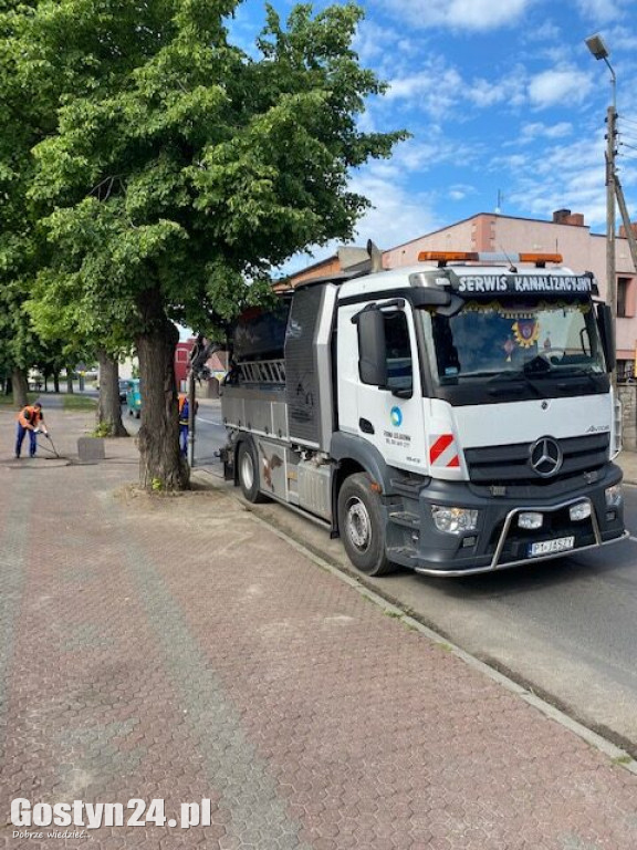 Czyszczenie kanalizacji deszczowej w Poniecu