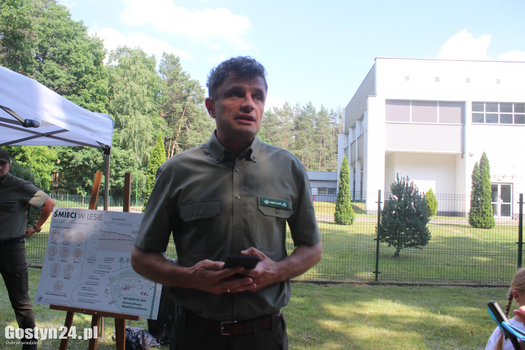 Akcja sprzątania podgostyńskiego lasu