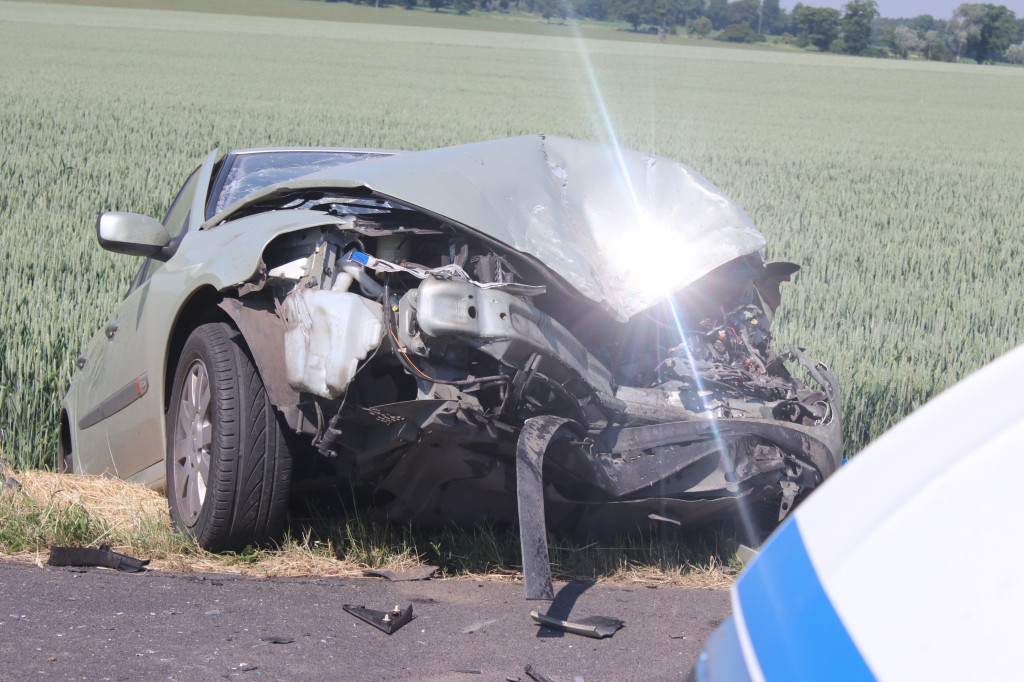 Zderzenie osobówek na trasie Czarkowo - Drzewce