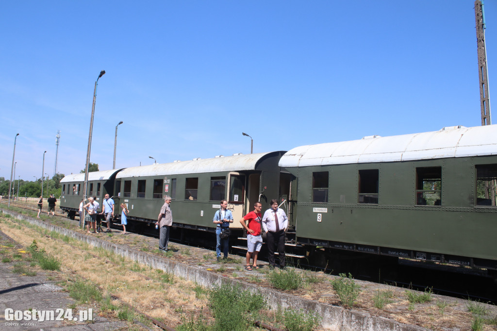 Pociąg z zabytkowymi wagonami w Gostyniu