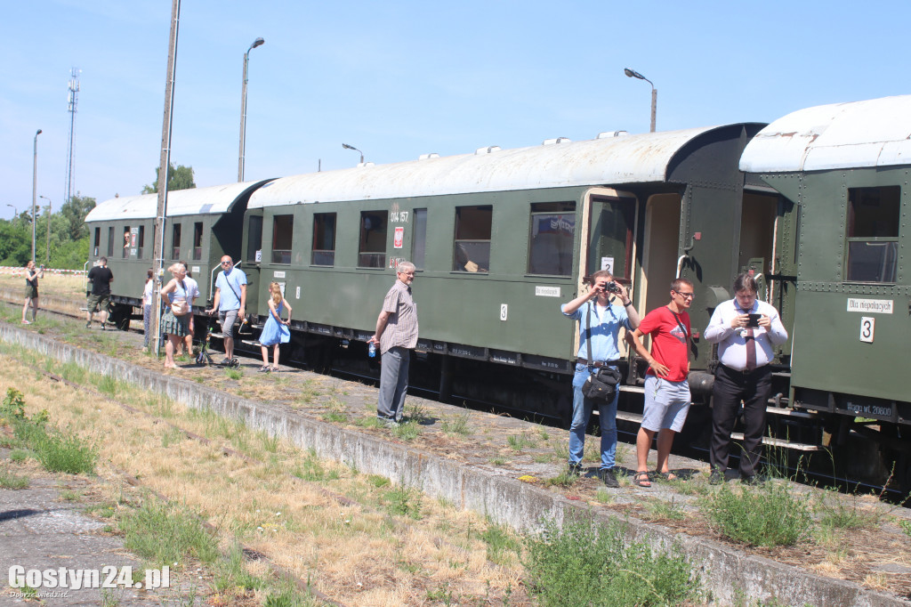 Pociąg z zabytkowymi wagonami w Gostyniu