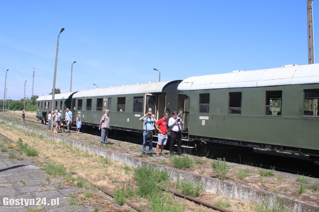 Pociąg z zabytkowymi wagonami w Gostyniu