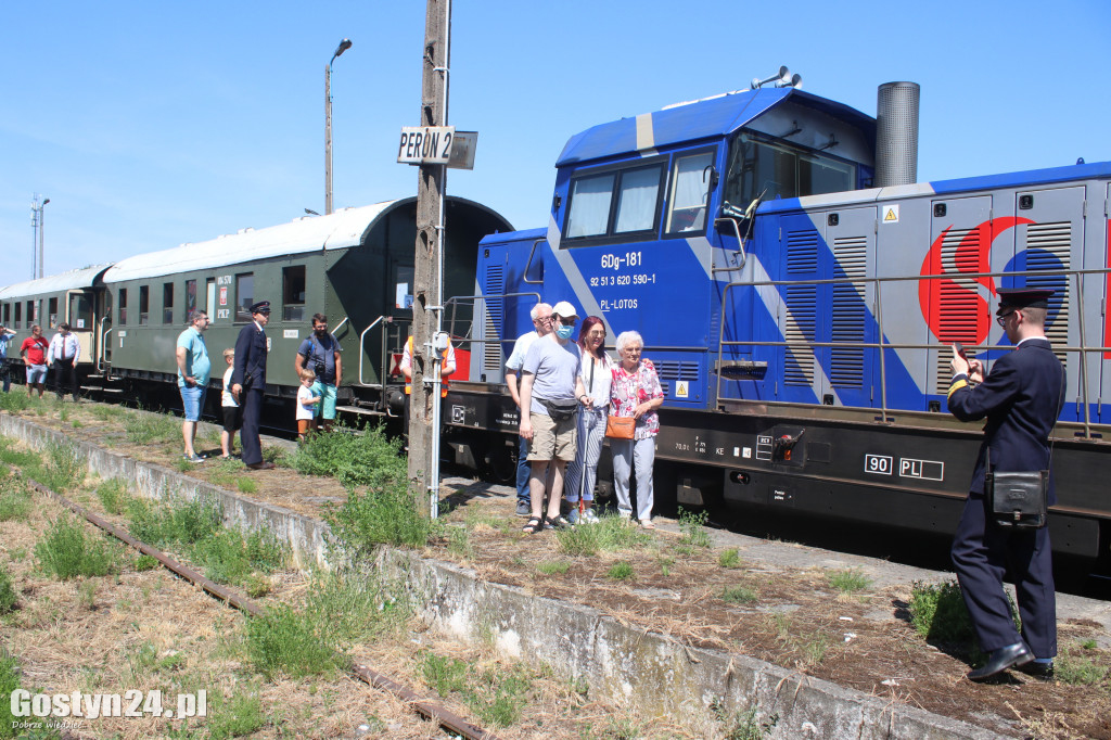 Pociąg z zabytkowymi wagonami w Gostyniu