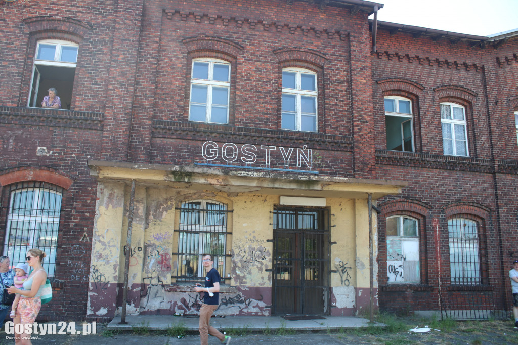 Pociąg z zabytkowymi wagonami w Gostyniu