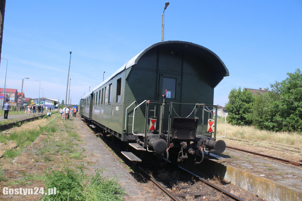 Pociąg z zabytkowymi wagonami w Gostyniu