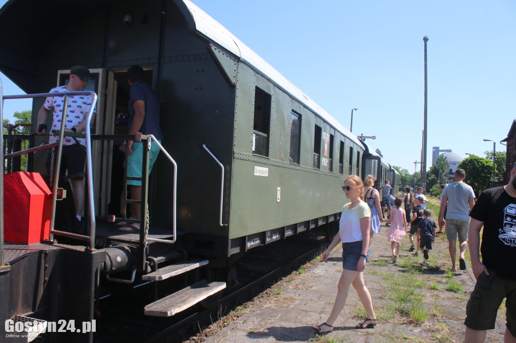 Pociąg z zabytkowymi wagonami w Gostyniu