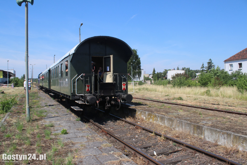 Pociąg z zabytkowymi wagonami w Gostyniu