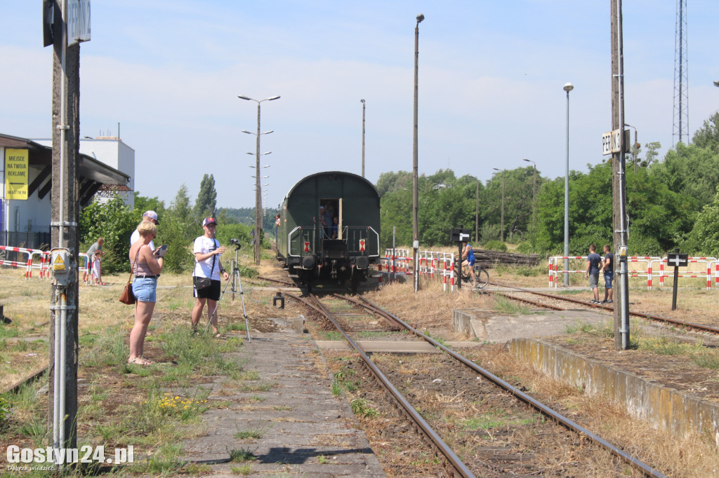 Pociąg z zabytkowymi wagonami w Gostyniu