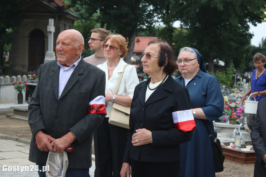 Hołd złożony czarnolegionstom na cmentarzu w Gostyniu