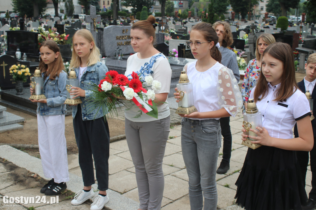 Hołd złożony czarnolegionstom na cmentarzu w Gostyniu