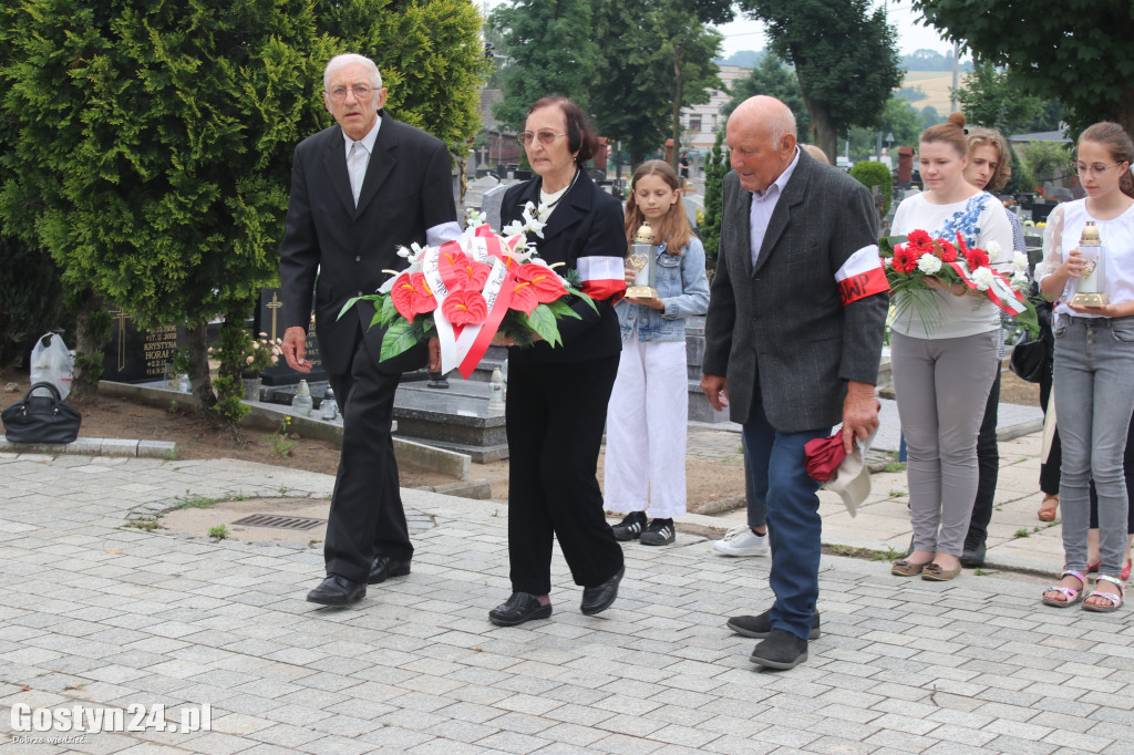 Hołd złożony czarnolegionstom na cmentarzu w Gostyniu
