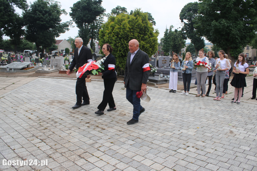 Hołd złożony czarnolegionstom na cmentarzu w Gostyniu