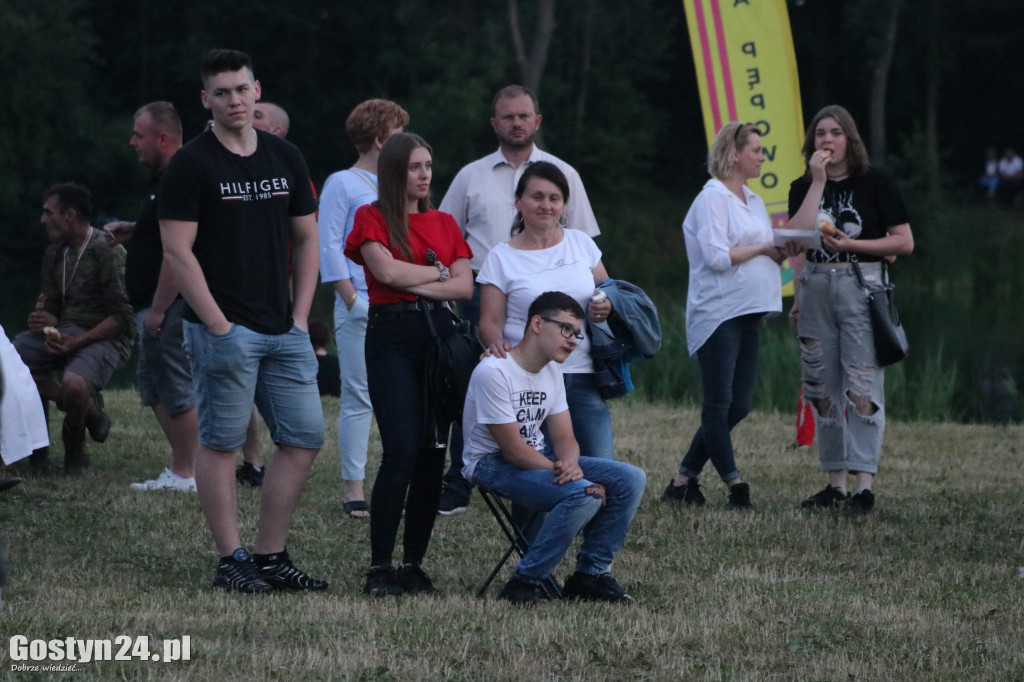 Puszczanie wianków i pokaz ognia w Pępowie