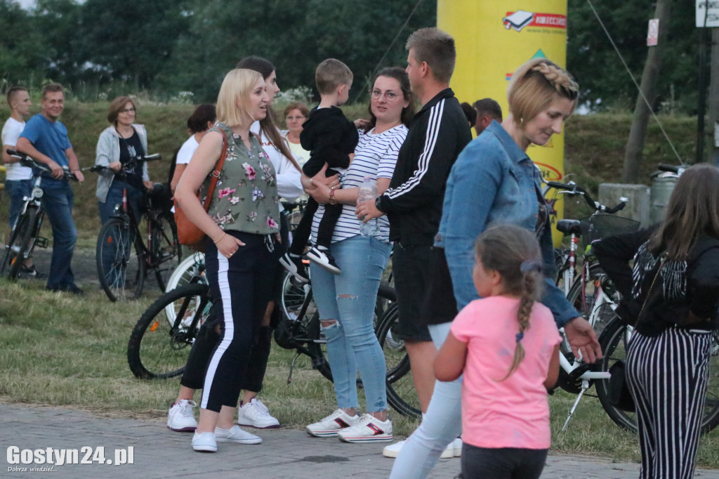 Puszczanie wianków i pokaz ognia w Pępowie