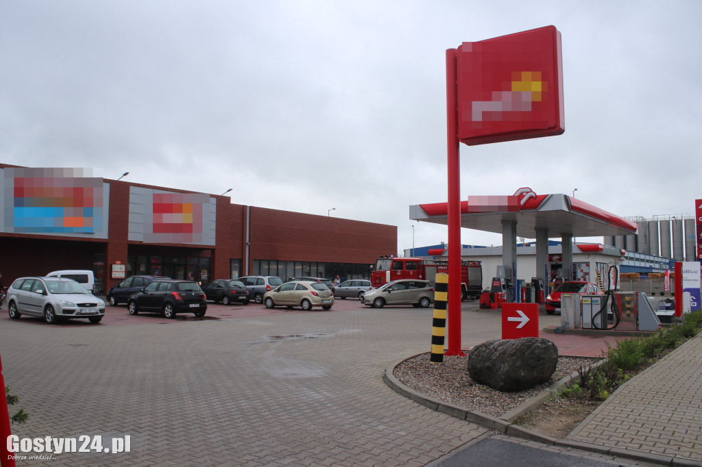 Niebezpieczny pożar na parkingu w Piaskach