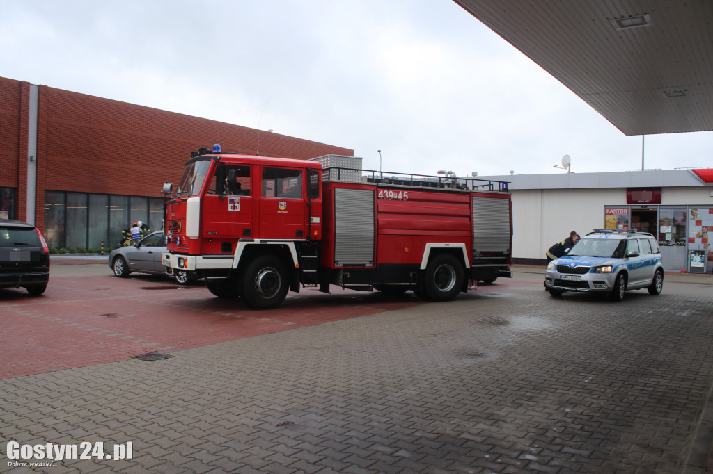 Niebezpieczny pożar na parkingu w Piaskach