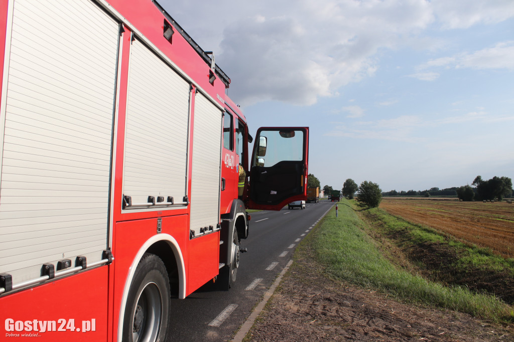 Zderzenie Mercedesa i ciągnika na DW 434