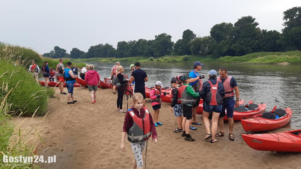 Wakacyjny Spływ Kajakowy organizowany przez OSiR Poniec