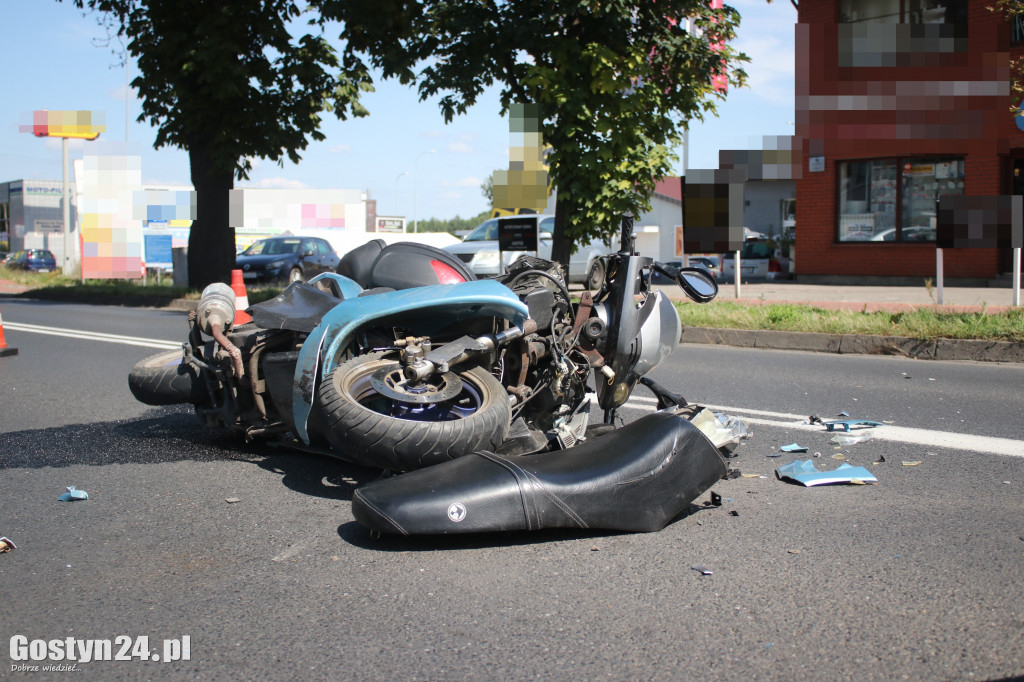 Zderzenie skutera i osobówki na ul. Poznańskiej