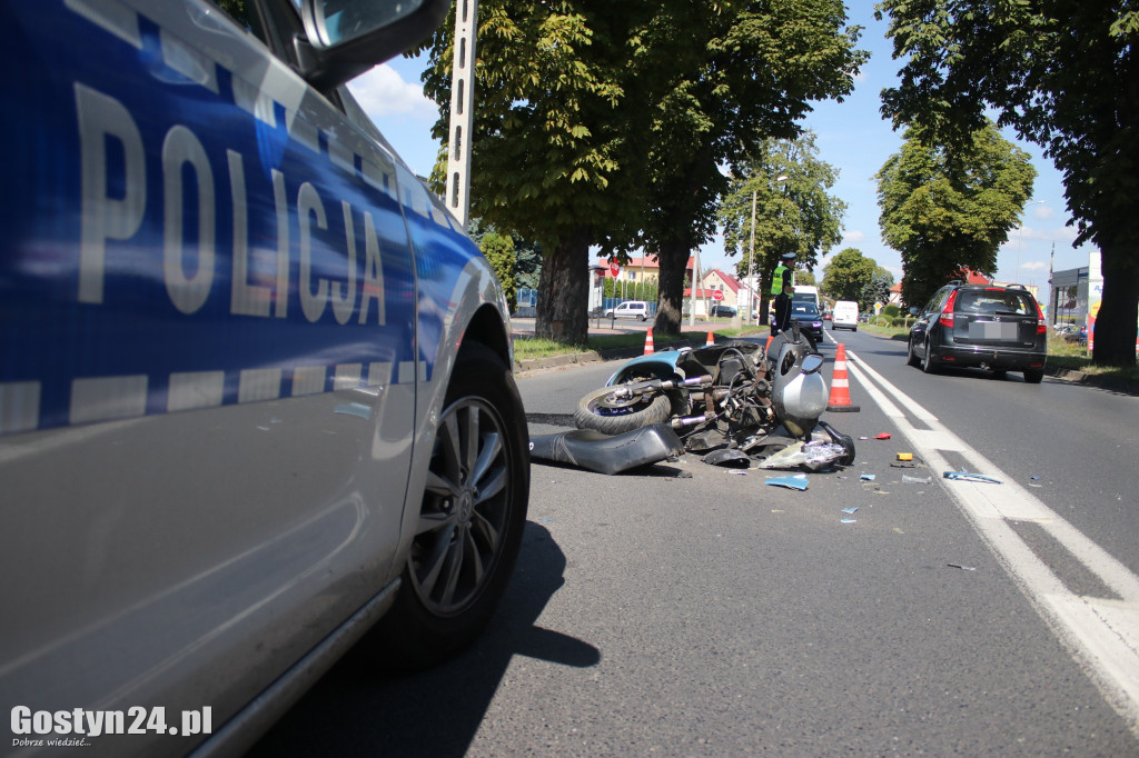 Zderzenie skutera i osobówki na ul. Poznańskiej
