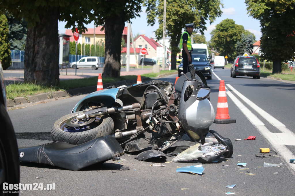 Zderzenie skutera i osobówki na ul. Poznańskiej