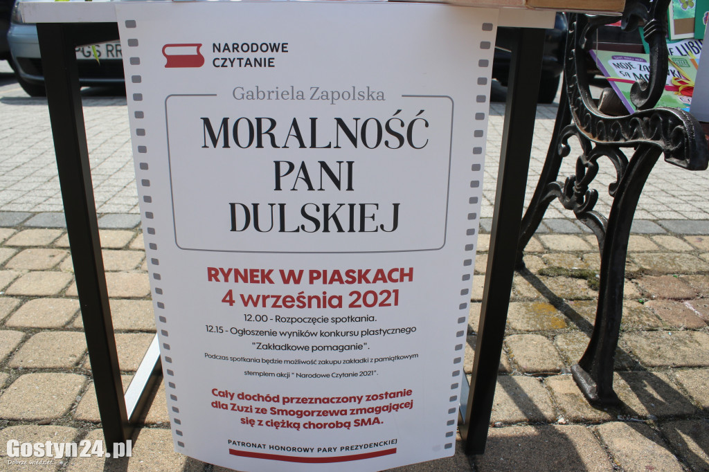 Narodowe czytanie i zakładkowe pomaganie w Piaskach