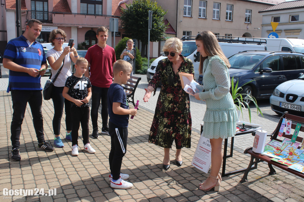 Narodowe czytanie i zakładkowe pomaganie w Piaskach