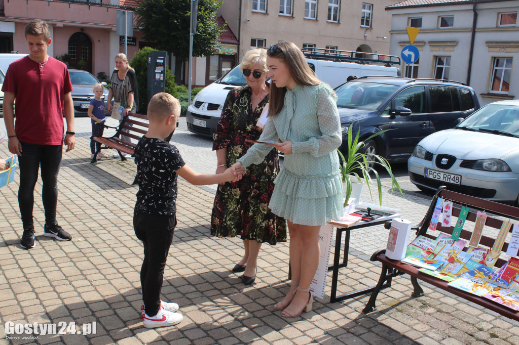 Narodowe czytanie i zakładkowe pomaganie w Piaskach