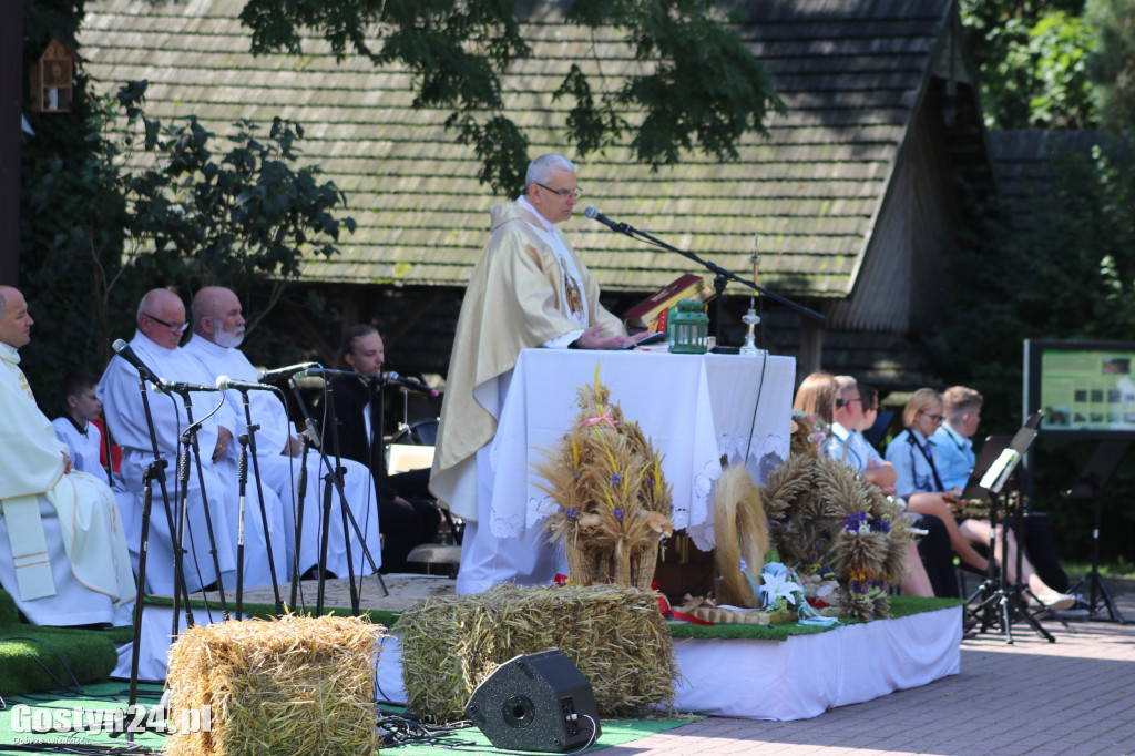 Msza św. polowa w parku w Grabonogu i święcenie plecaków