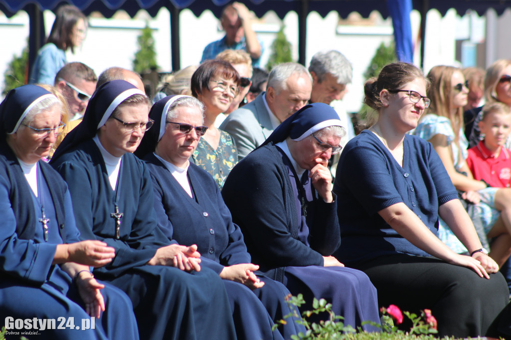 Msza św. polowa w parku w Grabonogu i święcenie plecaków