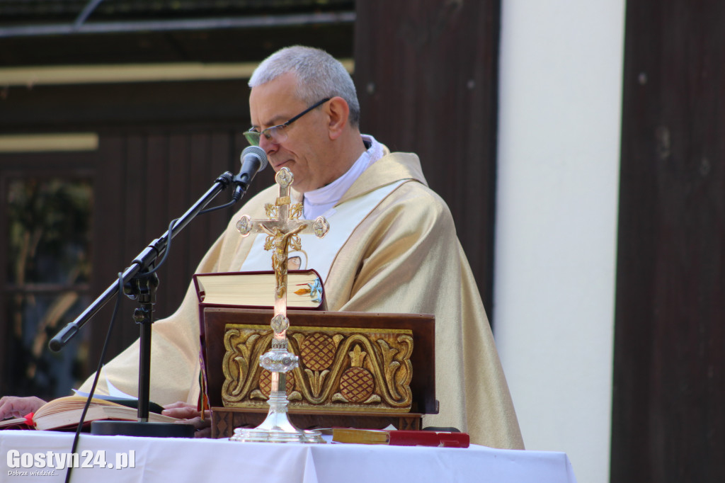 Msza św. polowa w parku w Grabonogu i święcenie plecaków
