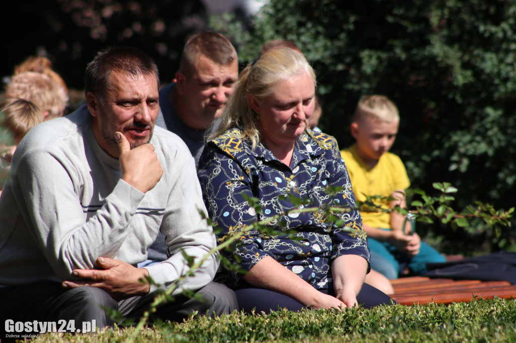 Msza św. polowa w parku w Grabonogu i święcenie plecaków
