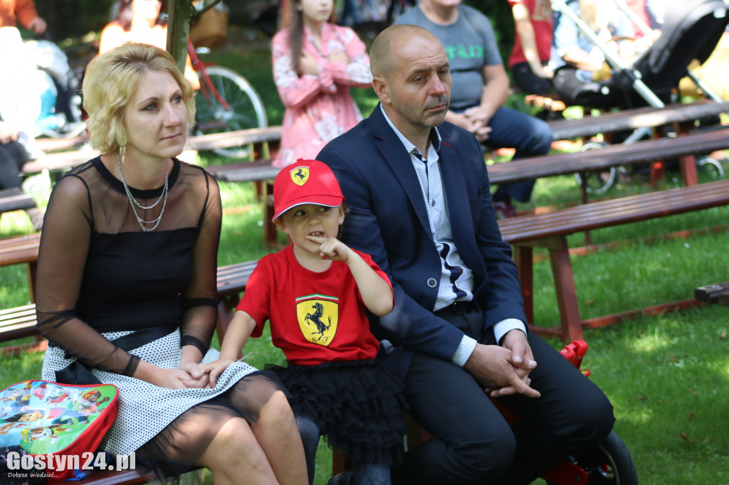 Msza św. polowa w parku w Grabonogu i święcenie plecaków