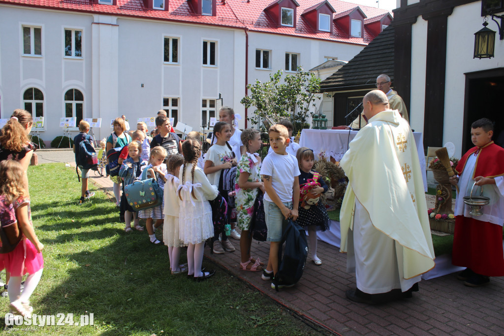Msza św. polowa w parku w Grabonogu i święcenie plecaków