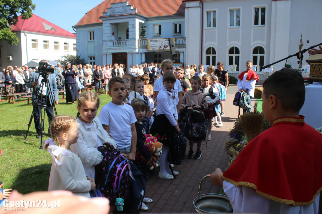 Msza św. polowa w parku w Grabonogu i święcenie plecaków