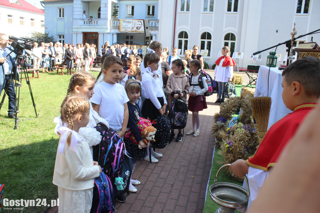 Msza św. polowa w parku w Grabonogu i święcenie plecaków