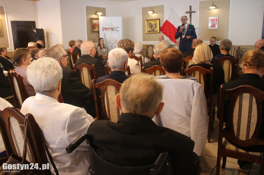 Uroczystość wręczenia medali za długoletnie pożycie w Poniecu