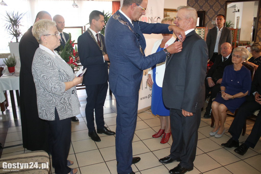 Uroczystość wręczenia medali za długoletnie pożycie w Poniecu