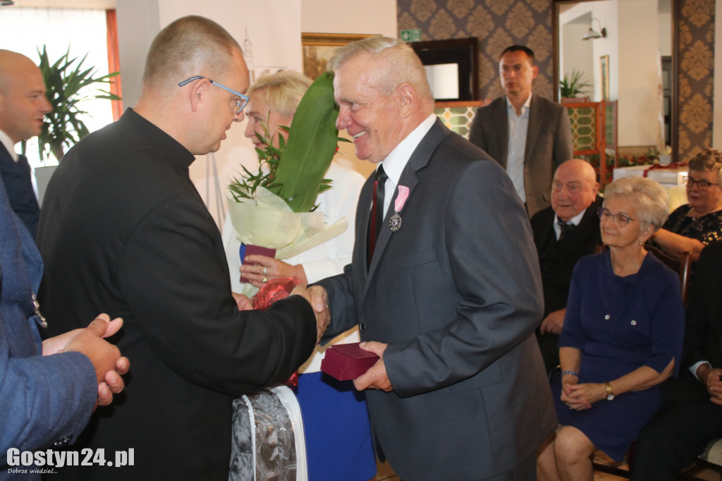 Uroczystość wręczenia medali za długoletnie pożycie w Poniecu