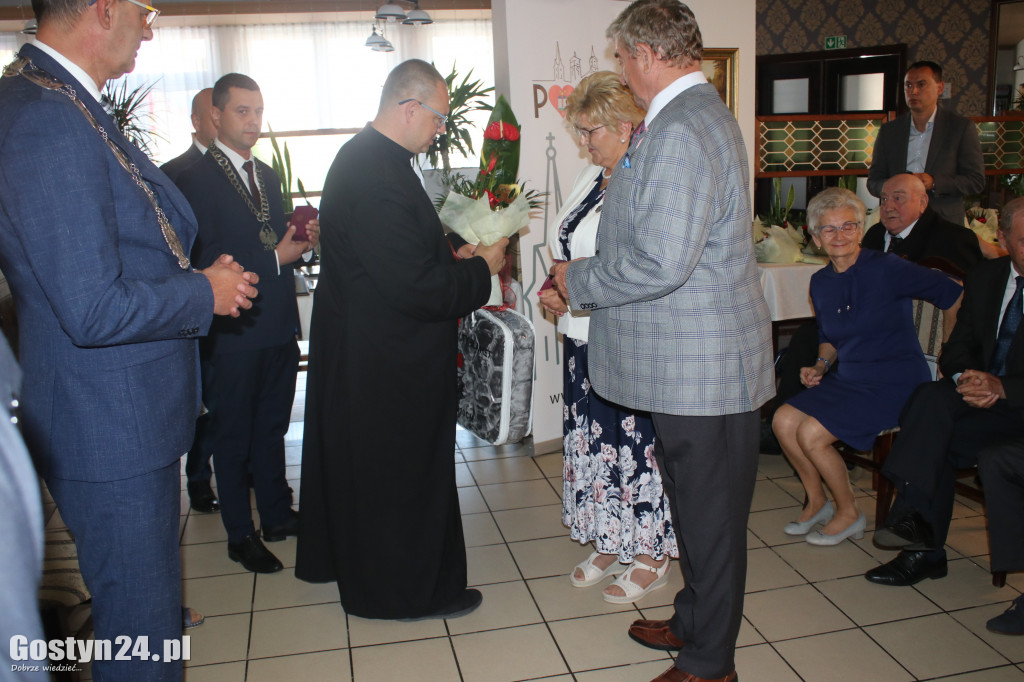 Uroczystość wręczenia medali za długoletnie pożycie w Poniecu