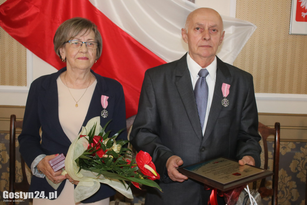 Uroczystość wręczenia medali za długoletnie pożycie w Poniecu