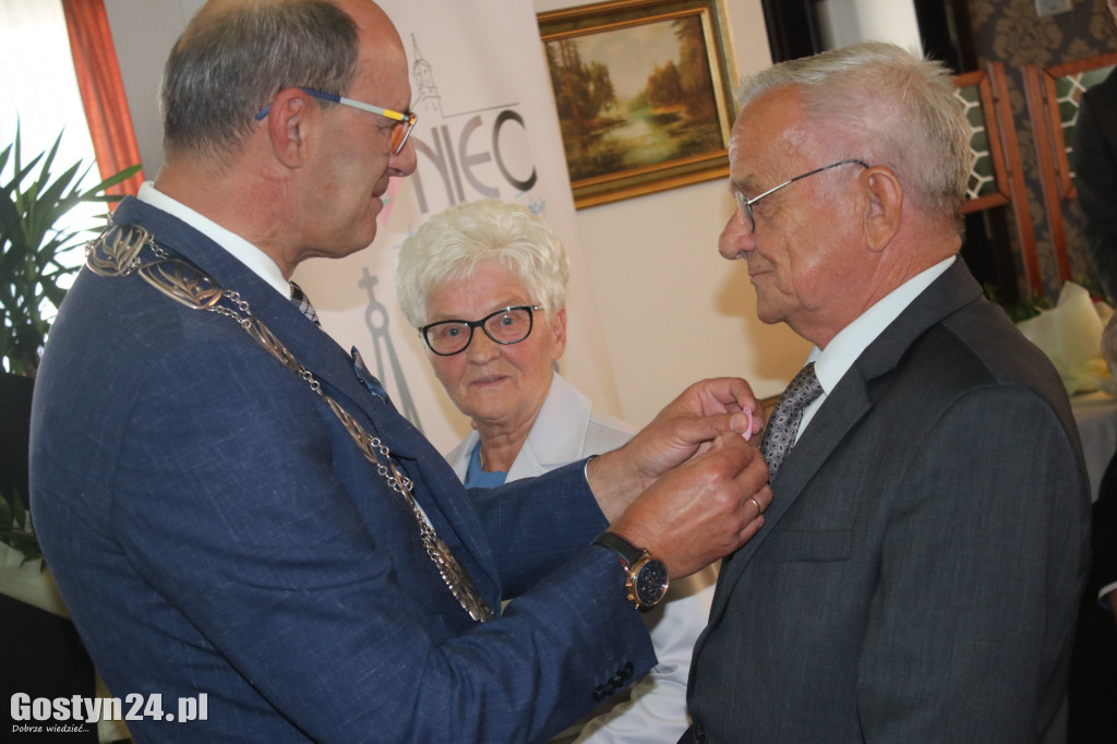 Uroczystość wręczenia medali za długoletnie pożycie w Poniecu