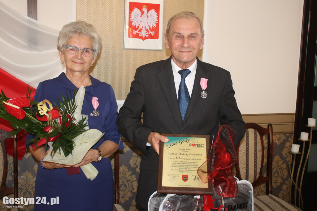 Uroczystość wręczenia medali za długoletnie pożycie w Poniecu