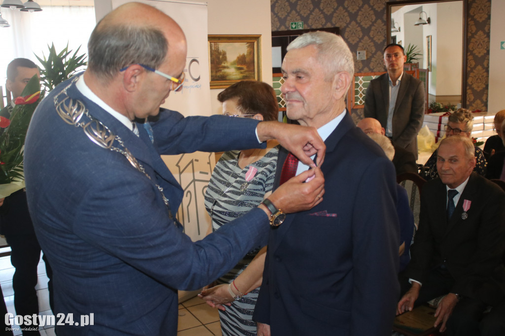 Uroczystość wręczenia medali za długoletnie pożycie w Poniecu