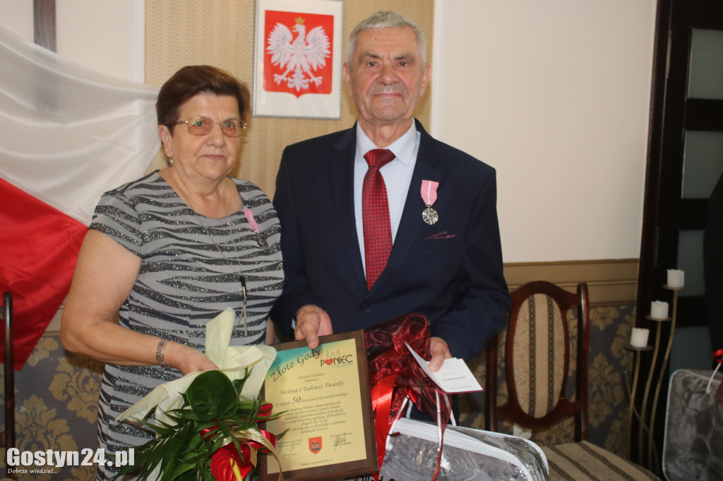 Uroczystość wręczenia medali za długoletnie pożycie w Poniecu