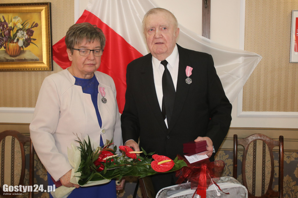 Uroczystość wręczenia medali za długoletnie pożycie w Poniecu