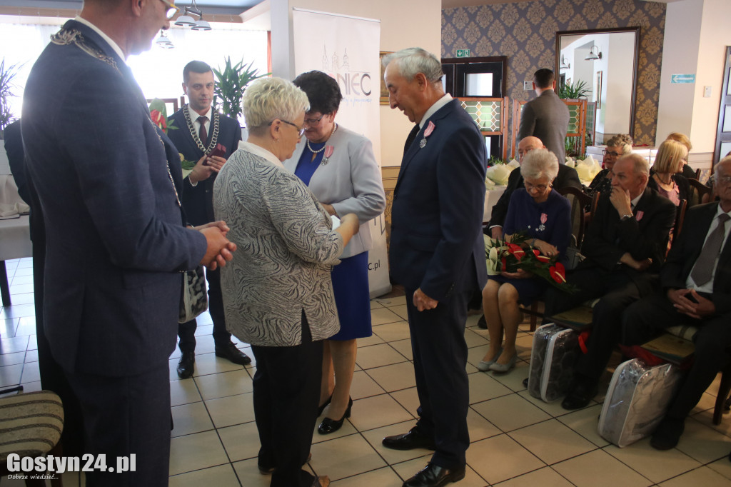 Uroczystość wręczenia medali za długoletnie pożycie w Poniecu