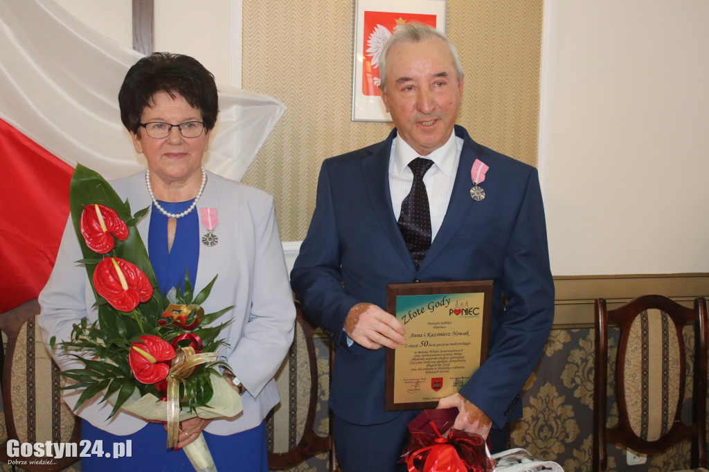 Uroczystość wręczenia medali za długoletnie pożycie w Poniecu
